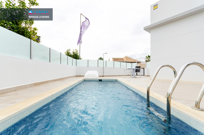 Parduodamas namas Calle del Lago 90 , 116.00 kv.m ploto,  Floors 3