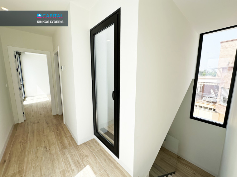 Parduodamas namas Calle Escultor 6 , 160.00 kv.m ploto,  Floors 13