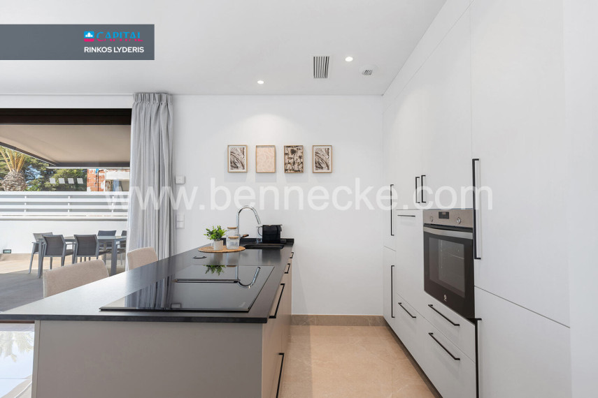 Parduodamas namas Calle Finlandia 10-2 , 168.00 kv.m ploto,  Floors 13
