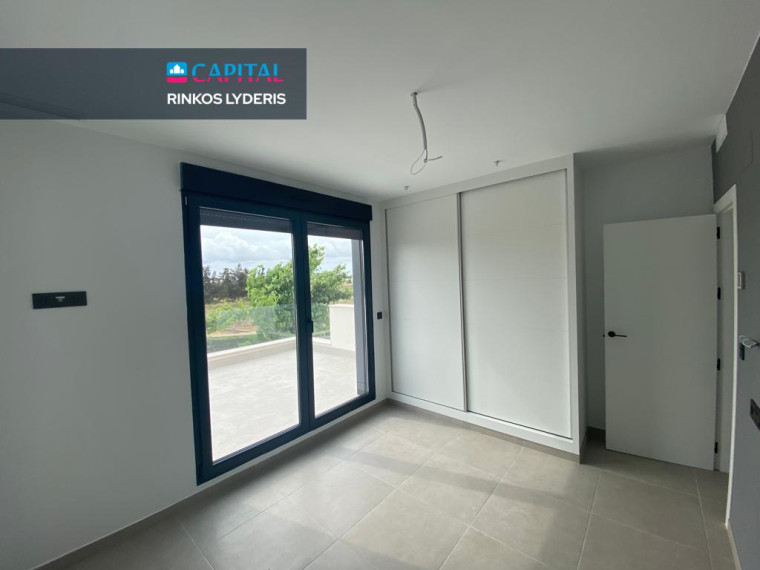 Parduodamas namas Calle Doctor Fernando de la Puente Ramos 3 , 101.00 kv.m ploto,  Floors 5
