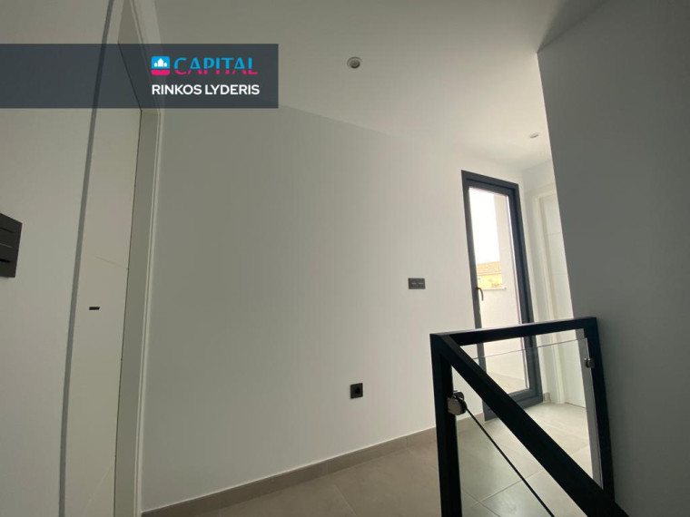 Parduodamas namas Calle Doctor Fernando de la Puente Ramos 3 , 101.00 kv.m ploto,  Floors 6
