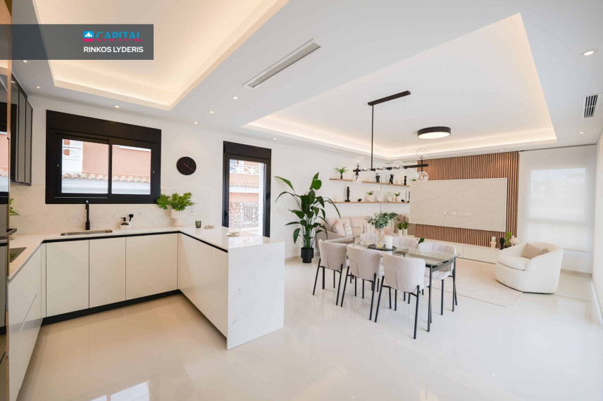 Parduodamas namas Calle Tarragona 22 , 288.00 kv.m ploto,  Floors 21
