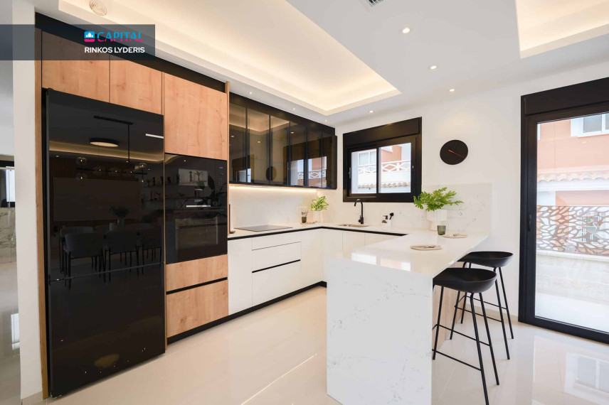 Parduodamas namas Calle Tarragona 22 , 288.00 kv.m ploto,  Floors 23