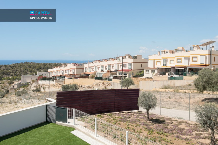 Parduodamas namas Avenida Barcelona 27 , 157.00 kv.m ploto,  Floors 3