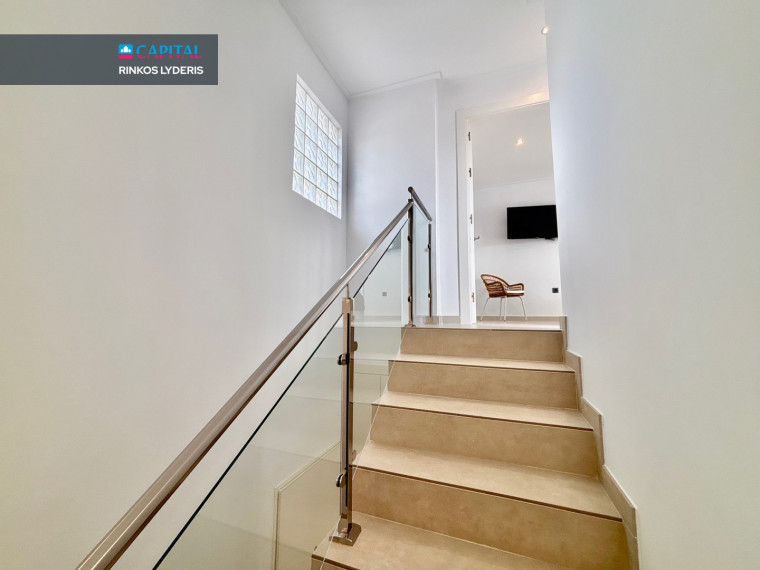Parduodamas namas Calle Pais Valenciano 78 , 118.00 kv.m ploto,  Floors 8