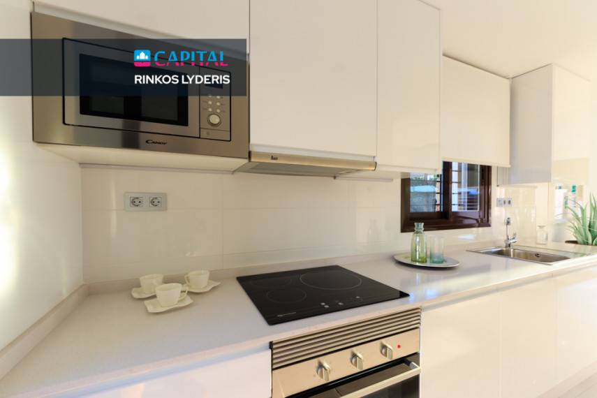 Parduodamas namas Calle Barrio Los Villenas 1250 , 107.00 kv.m ploto,  Floors 3