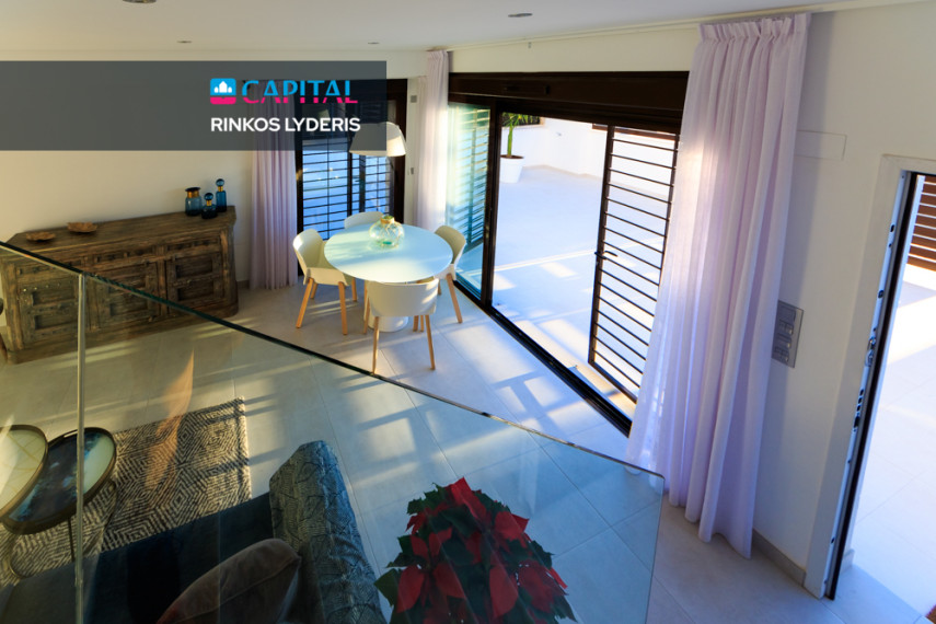Parduodamas namas Calle Barrio Los Villenas 1250 , 107.00 kv.m ploto,  Floors 4