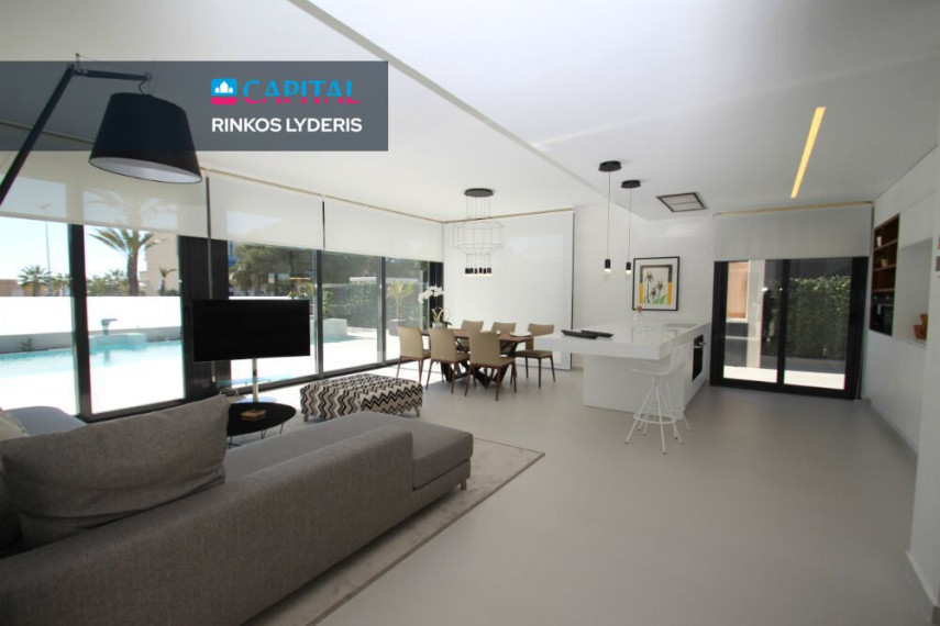 Parduodamas namas Calle los Chirrines 9 , 197.00 kv.m ploto,  Floors 8