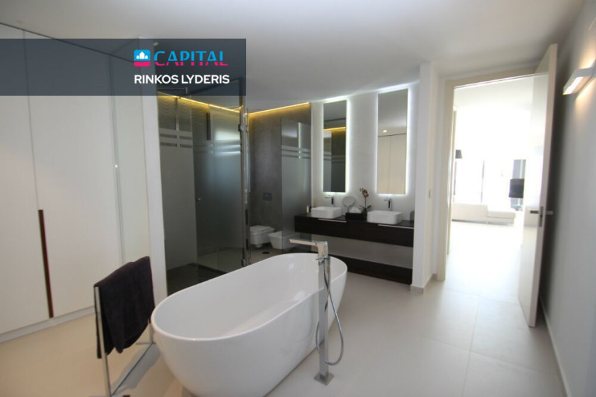 Parduodamas namas Calle los Chirrines 9 , 135.00 kv.m ploto,  Floors 21