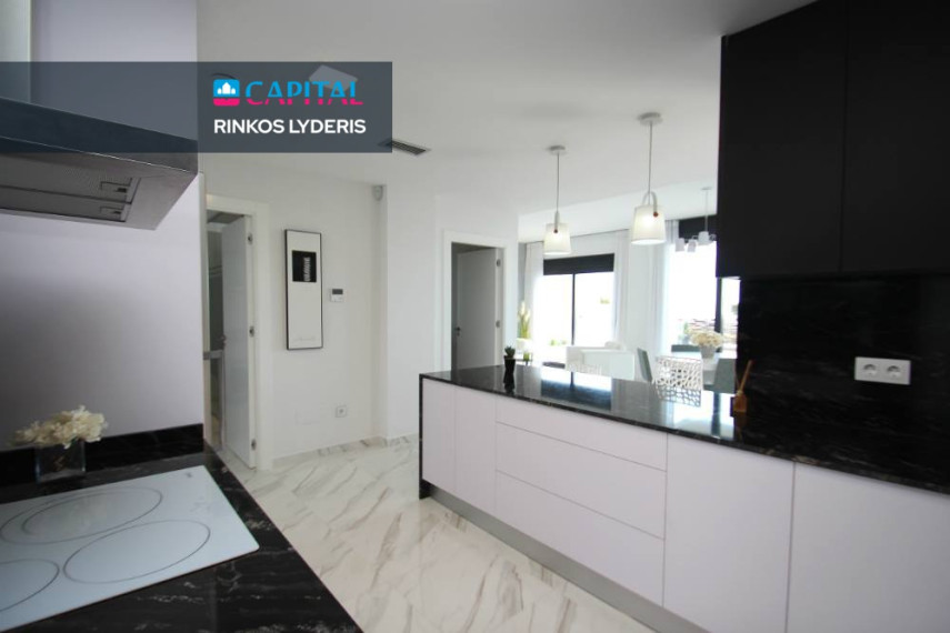 Parduodamas namas Calle los Chirrines 9 , 144.00 kv.m ploto,  Floors 19
