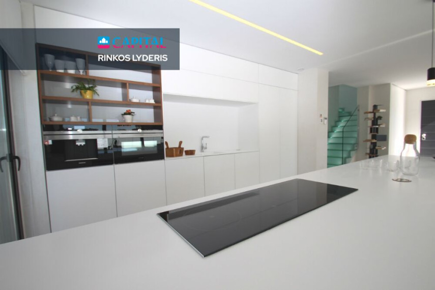 Parduodamas namas Calle los Chirrines 9 , 144.00 kv.m ploto,  Floors 6