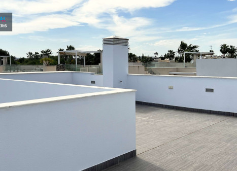 Parduodamas namas Avenida del Salvador 17 , 115.00 kv.m ploto,  Floors