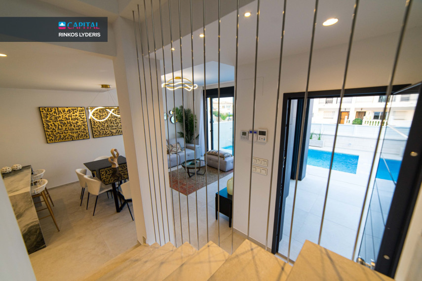 Parduodamas namas Calle Almohabenos 68 , 204.00 kv.m ploto,  Floors 4