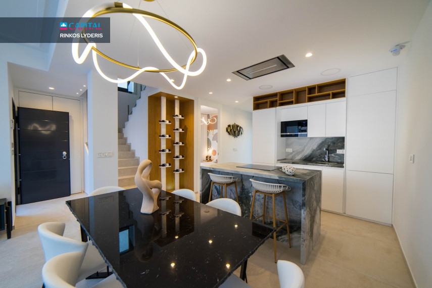 Parduodamas namas Calle Almohabenos 68 , 204.00 kv.m ploto,  Floors 7