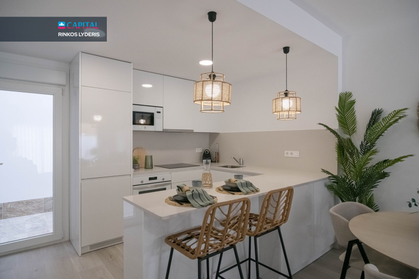 Parduodamas namas Calle Carlos I 8 , 117.00 kv.m ploto,  Floors 8