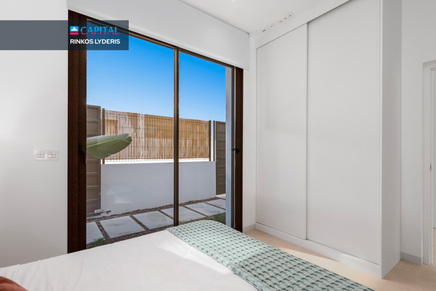 Parduodamas namas Calle Infanta Cristina 56 , 101.00 kv.m ploto,  Floors 3