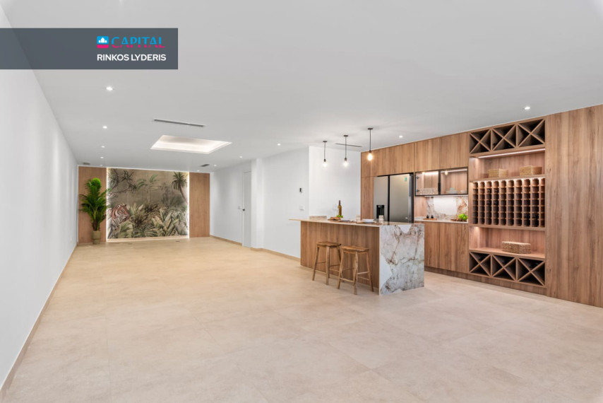 Parduodamas namas Calle Solana 13 , 307.00 kv.m ploto,  Floors 14