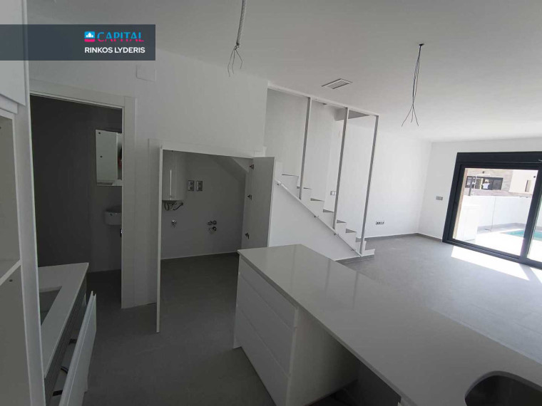 Parduodamas namas Calle Manuel de Falla 58 , 96.00 kv.m ploto,  Floors 3