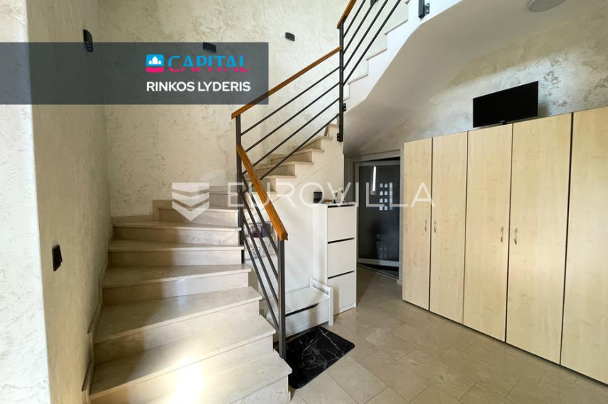 Parduodamas namas Kolodvorska ulica 1 , 550.00 kv.m ploto, 3 Floors 8