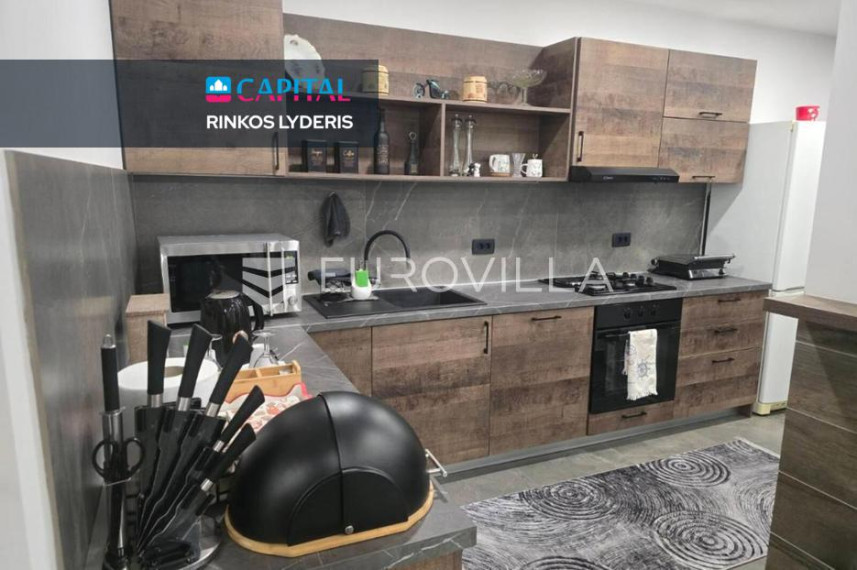 Parduodamas namas Kolodvorska ulica 1 , 550.00 kv.m ploto, 3 Floors 12