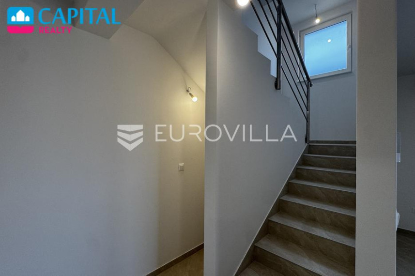 Parduodamas namas Ulica Katarine Zrinske 33 , 169.89 kv.m ploto, 3 Floors 5