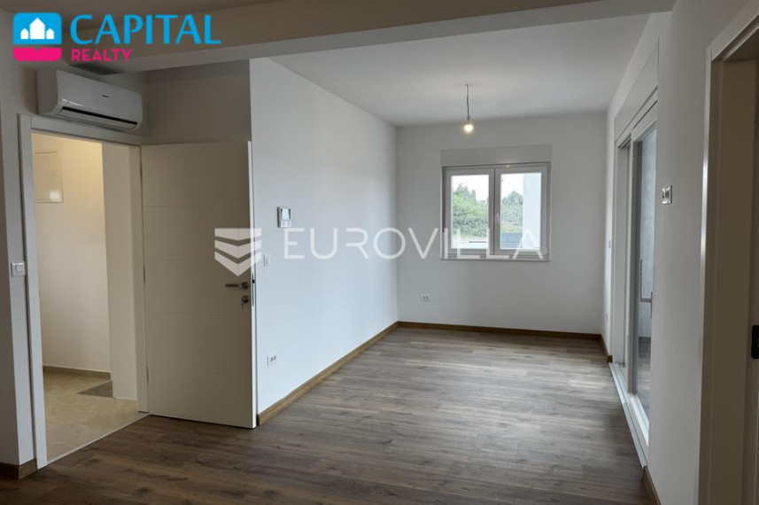 Parduodamas namas Ulica Katarine Zrinske 33 , 169.89 kv.m ploto, 3 Floors 12