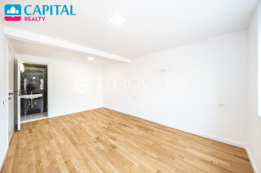 Parduodamas butas Trg žrtava fašizma 8 , 160.00 kv.m ploto, 3 kambariai 2