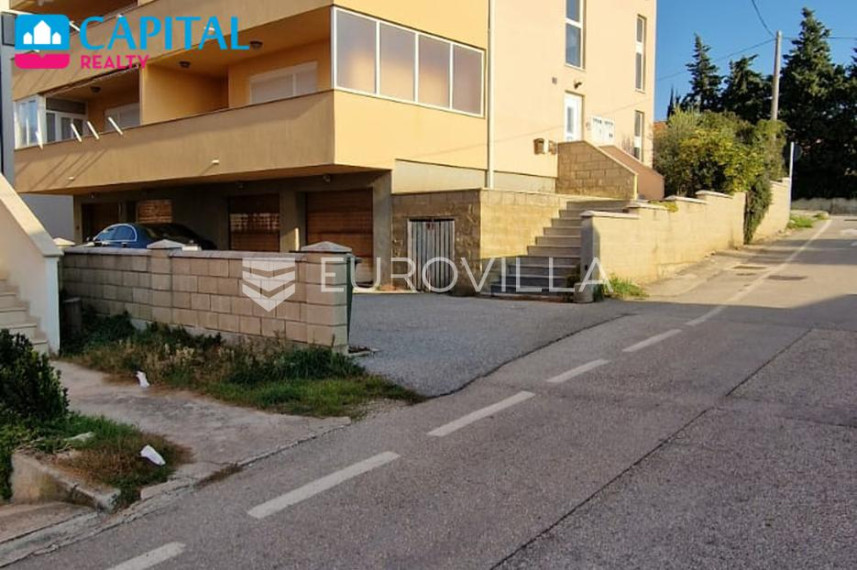 Parduodamas butas Ulica Braće Radić 40 , 239.00 kv.m ploto, 5 kambariai 1