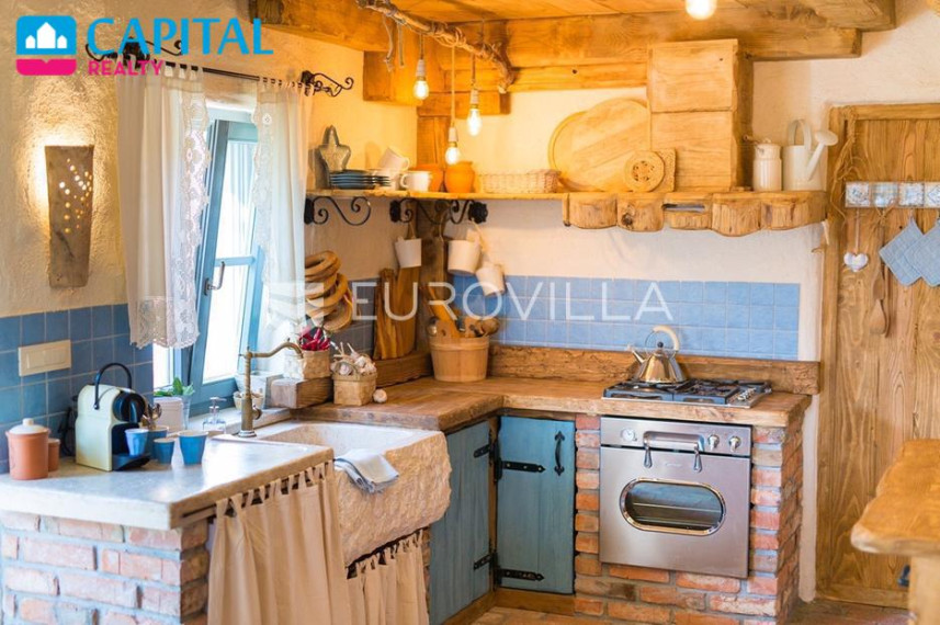 Parduodamas namas Ulica Sveti Vid - Miholjice 8 , 260.00 kv.m ploto, 4 aukštai 24