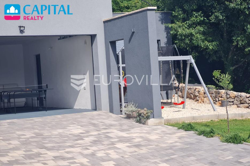 Parduodamas namas Vinjani Donji 409 , 220.00 kv.m ploto, 3 aukštai 31