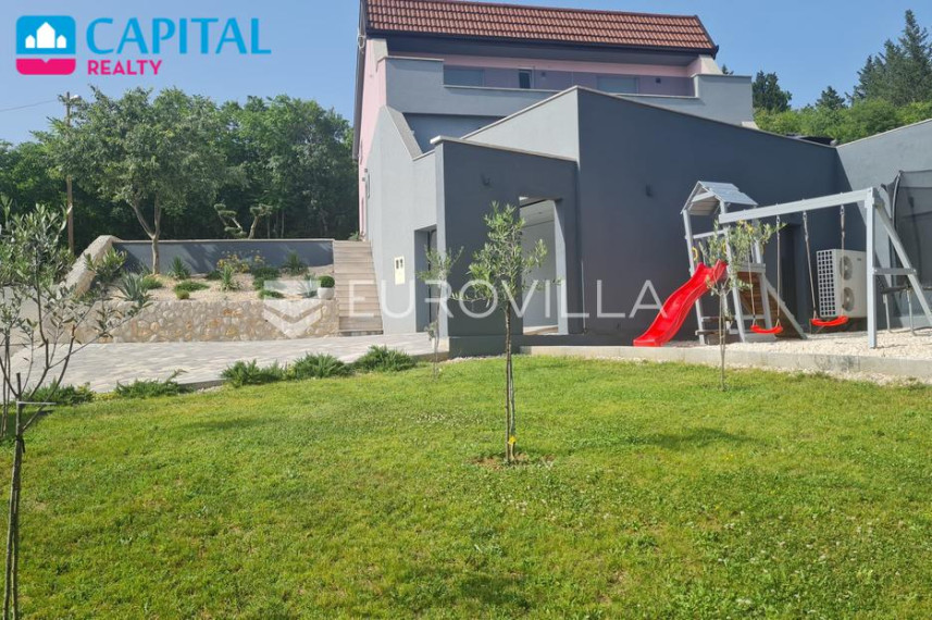 Parduodamas namas Vinjani Donji 409 , 220.00 kv.m ploto, 3 aukštai 32