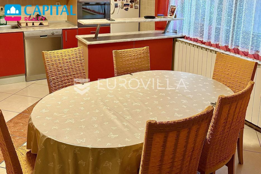 Parduodamas namas Južna Obilaznica 2a , 215.00 kv.m ploto, 3 aukštai 6