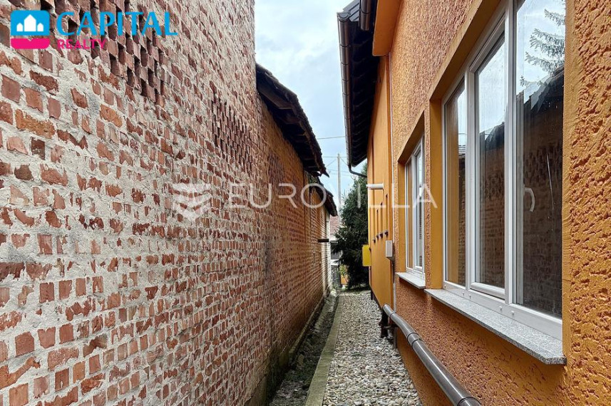 Parduodamas namas Južna Obilaznica 2a , 215.00 kv.m ploto, 3 aukštai 21