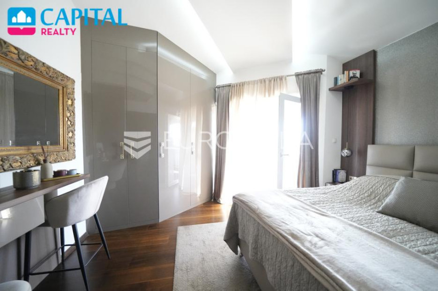 Parduodamas namas Obala kneza Trpimira 38 , 294.00 kv.m ploto, 3 aukštai 39