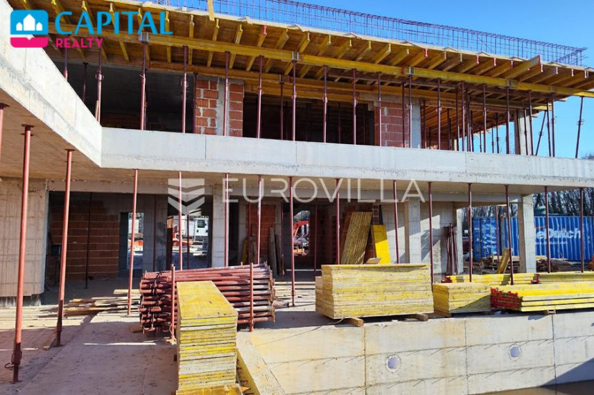Parduodamas namas Kastelir-Labinci 145 , 600.00 kv.m ploto, 3 aukštai 48