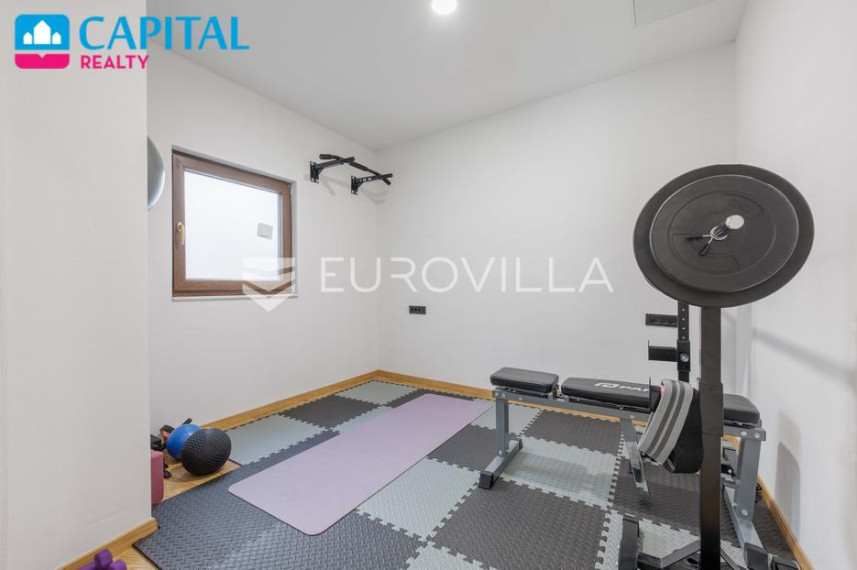 Parduodamas butas Ulica Marsovog polja 10 , 115.00 kv.m ploto, 4 kambariai 24