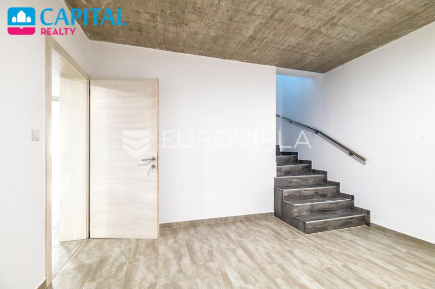 Parduodamas namas Ulica Matije Gupca 34 , 385.30 kv.m ploto, 2 aukštai 14