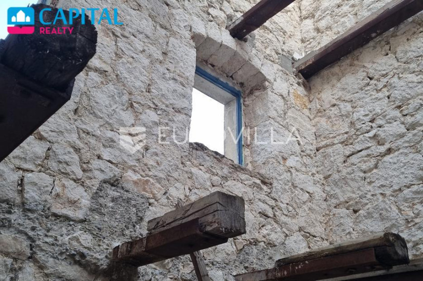 Parduodamas namas 150.00 kv.m ploto, 3 aukštai 2