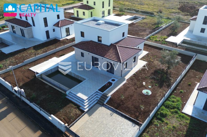 Parduodamas namas 154.00 kv.m ploto, 2 aukštai 8
