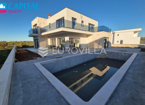 Parduodamas namas Sv. Martina 11 , 240.00 kv.m ploto, 2 aukštai