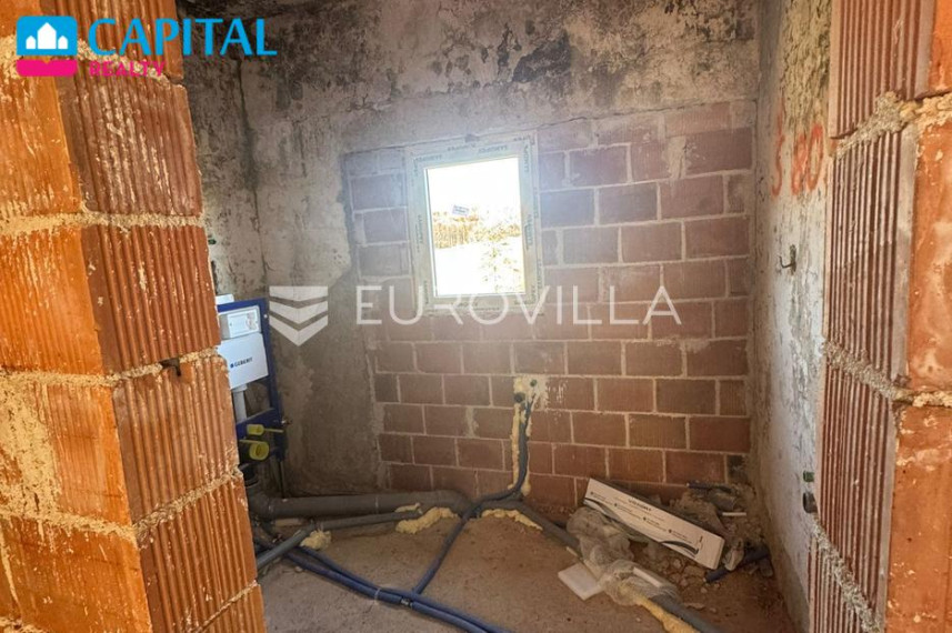 Parduodamas namas trg hrvatskih branitelja 18 , 300.00 kv.m ploto, 3 aukštai 2