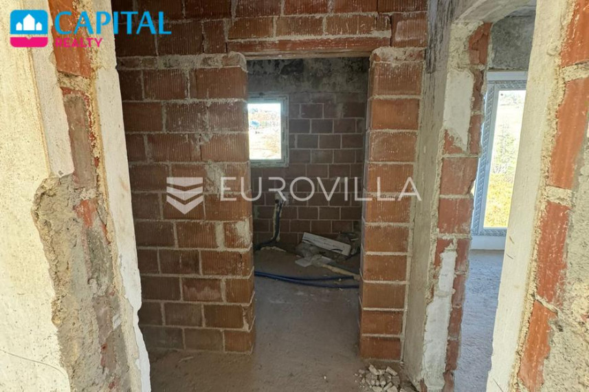 Parduodamas namas trg hrvatskih branitelja 18 , 300.00 kv.m ploto, 3 aukštai 4