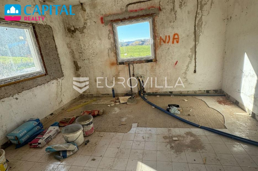 Parduodamas namas trg hrvatskih branitelja 18 , 300.00 kv.m ploto, 3 aukštai 5