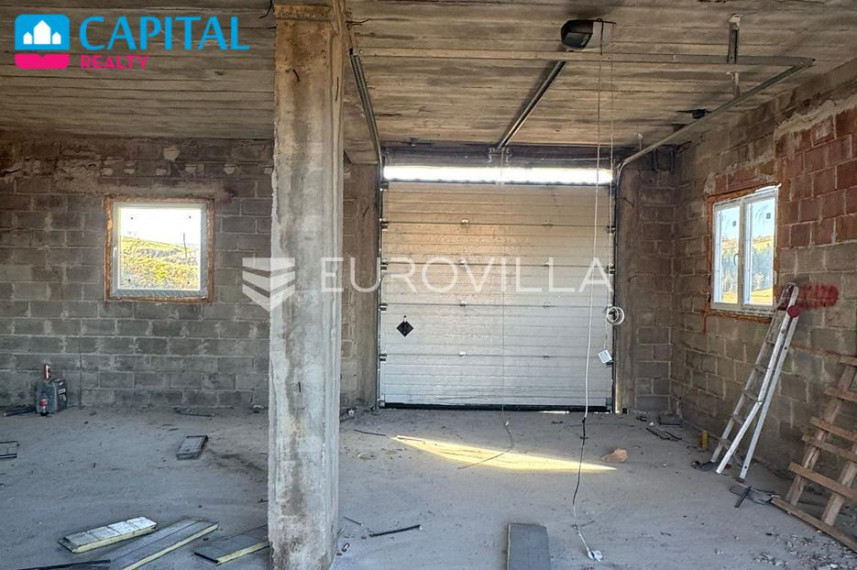 Parduodamas namas trg hrvatskih branitelja 18 , 300.00 kv.m ploto, 3 aukštai 7