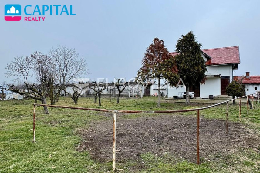 Parduodamas namas Braće Radića 75 , 1250.00 kv.m ploto, 2 aukštai 30