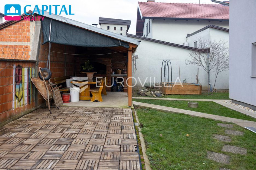 Parduodamas namas Ulica Eugena Kumičića 32 , 200.00 kv.m ploto, 3 aukštai 23