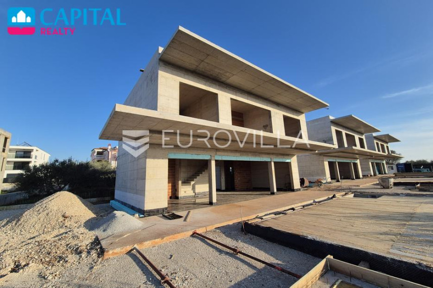 Parduodamas namas Gregovo III 12 , 400.00 kv.m ploto, 3 aukštai 37