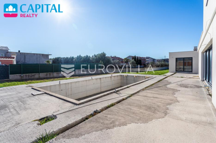 Parduodamas namas Cesta Doktor Franje Tuđmana 746 , 308.00 kv.m ploto, 2 aukštai 26