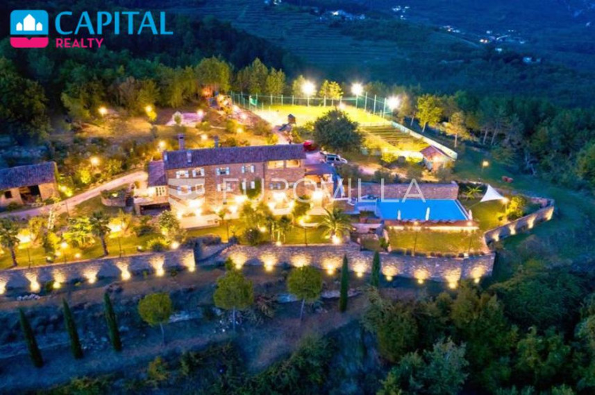 Parduodamas namas Ravnica 8 , 450.00 kv.m ploto, 2 aukštai 1