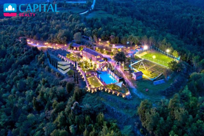 Parduodamas namas Ravnica 8 , 450.00 kv.m ploto, 2 aukštai 2